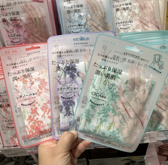 【浦添西海岸パルコシティ店】スマホいじりながらハンドケアをしよう♪